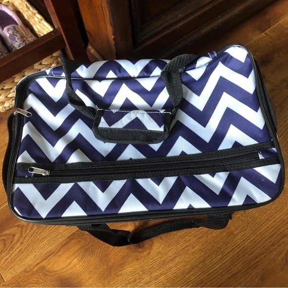 Blue and white chevon Insulated pan carrier, full zip - Picture 1 of 3